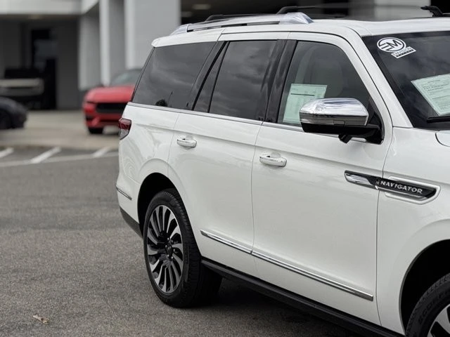 2023 Lincoln Navigator 4th Gen - Image 5 of 12