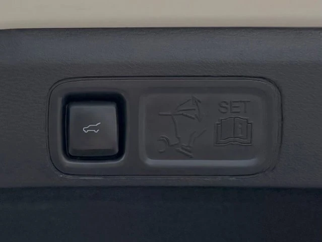2023 Lincoln Navigator 4th Gen - Image 11 of 12