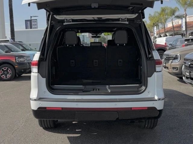 2023 Lincoln Navigator 4th Gen - Image 10 of 12