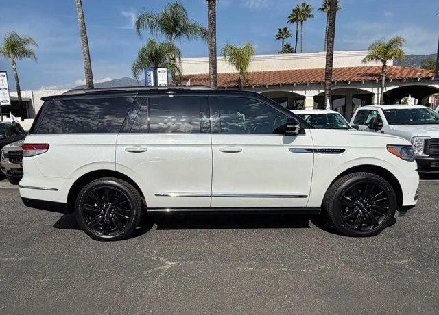 2023 Lincoln Navigator 4th Gen - Image 9 of 12