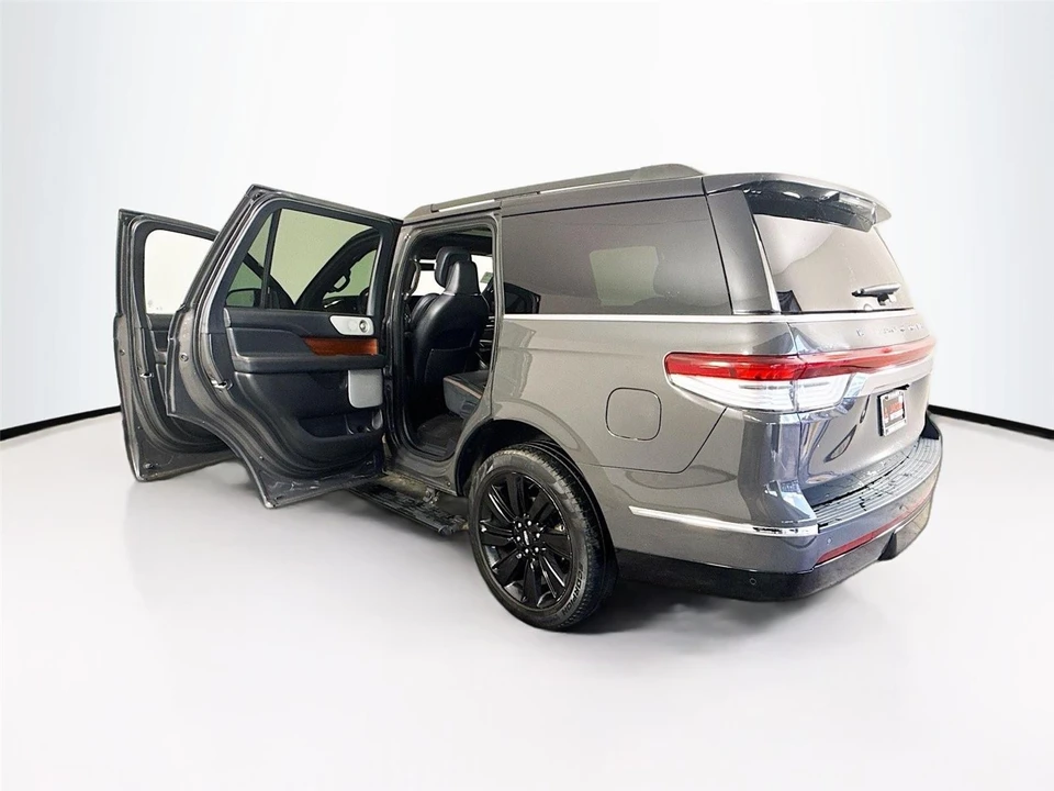 2023 Lincoln Navigator 4th Gen - Image 15 of 31