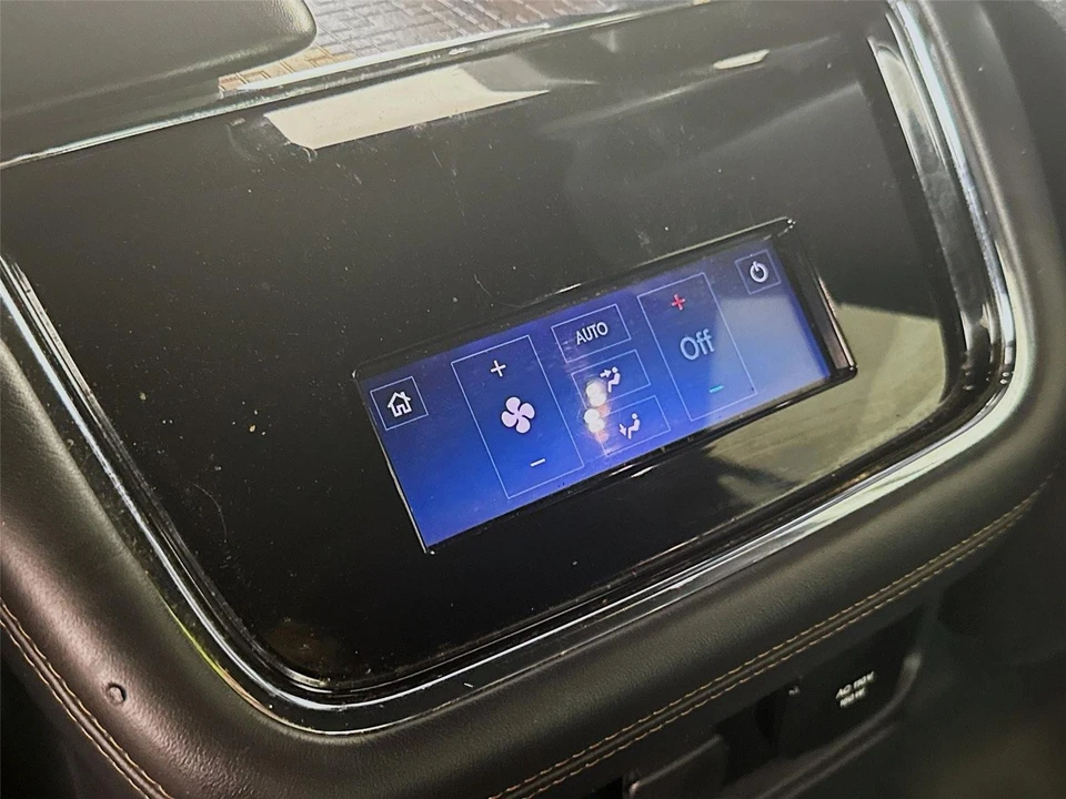 2023 Lincoln Navigator 4th Gen - Image 28 of 31