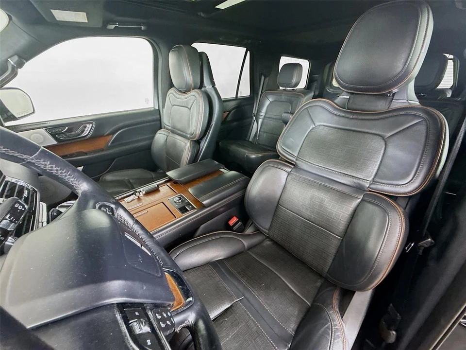 2023 Lincoln Navigator 4th Gen - Image 2 of 31