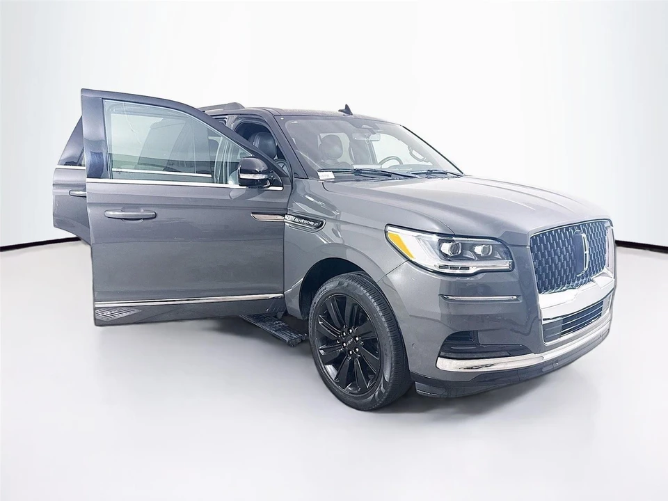 2023 Lincoln Navigator 4th Gen - Image 14 of 21