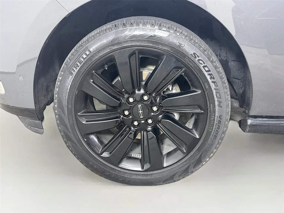 2023 Lincoln Navigator 4th Gen - Image 9 of 15