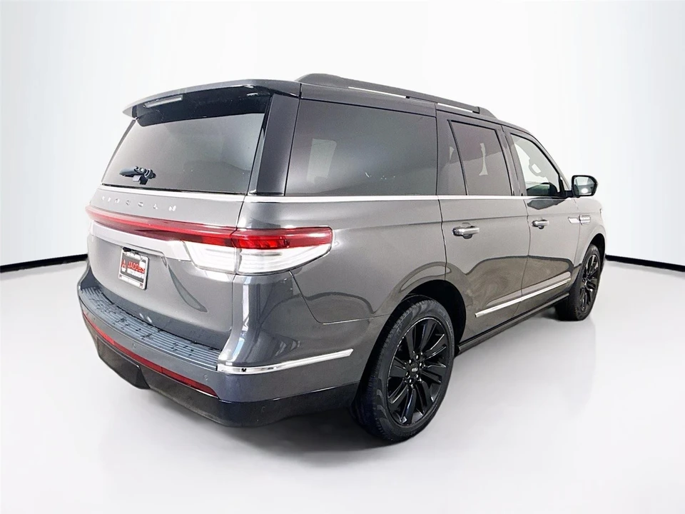 2023 Lincoln Navigator 4th Gen - Image 13 of 31