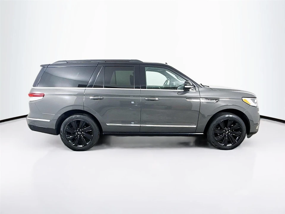 2023 Lincoln Navigator 4th Gen - Image 10 of 21