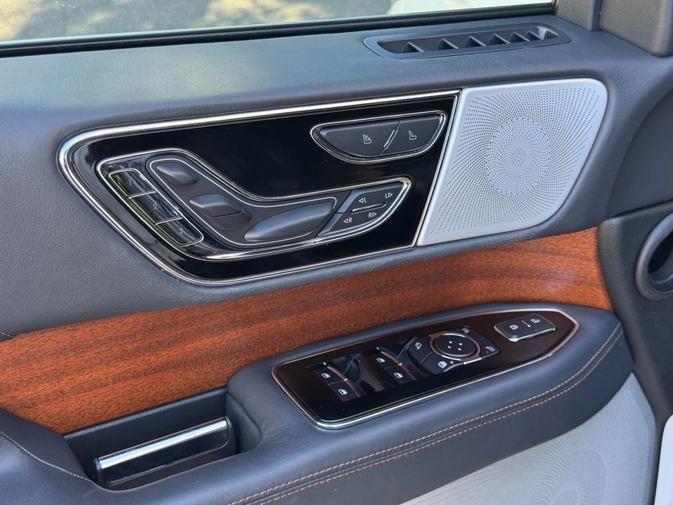 2023 Lincoln Navigator 4th Gen - Image 20 of 21