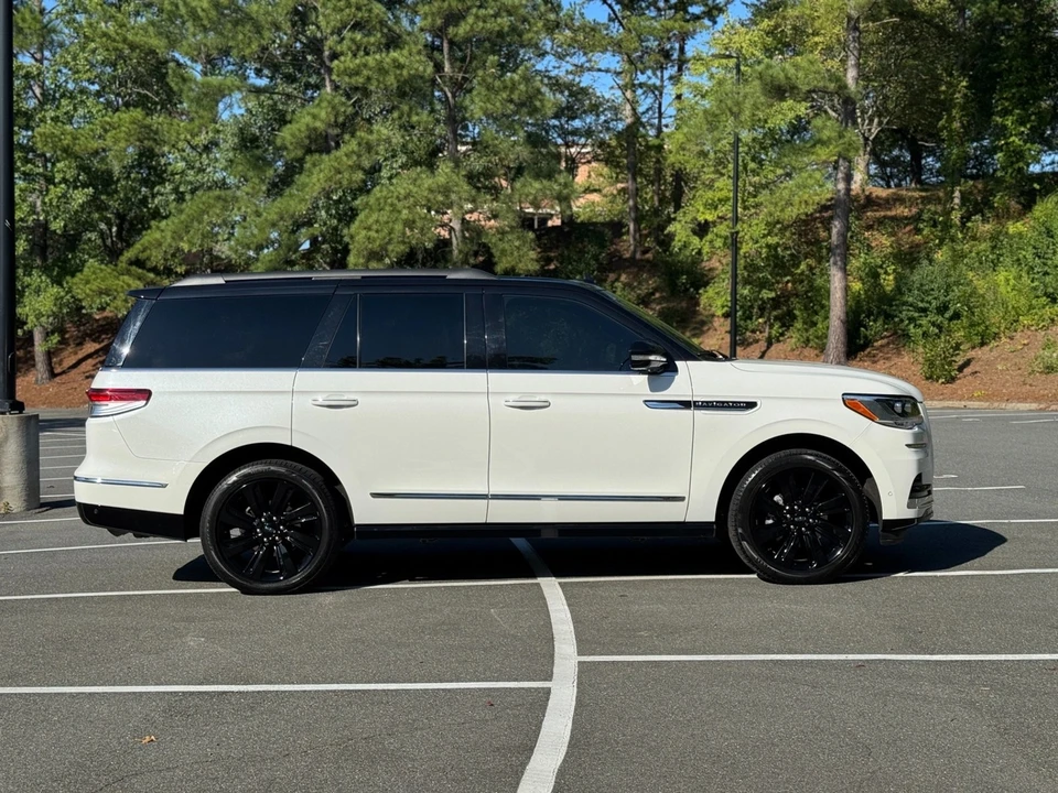 2023 Lincoln Navigator 4th Gen - Image 14 of 21