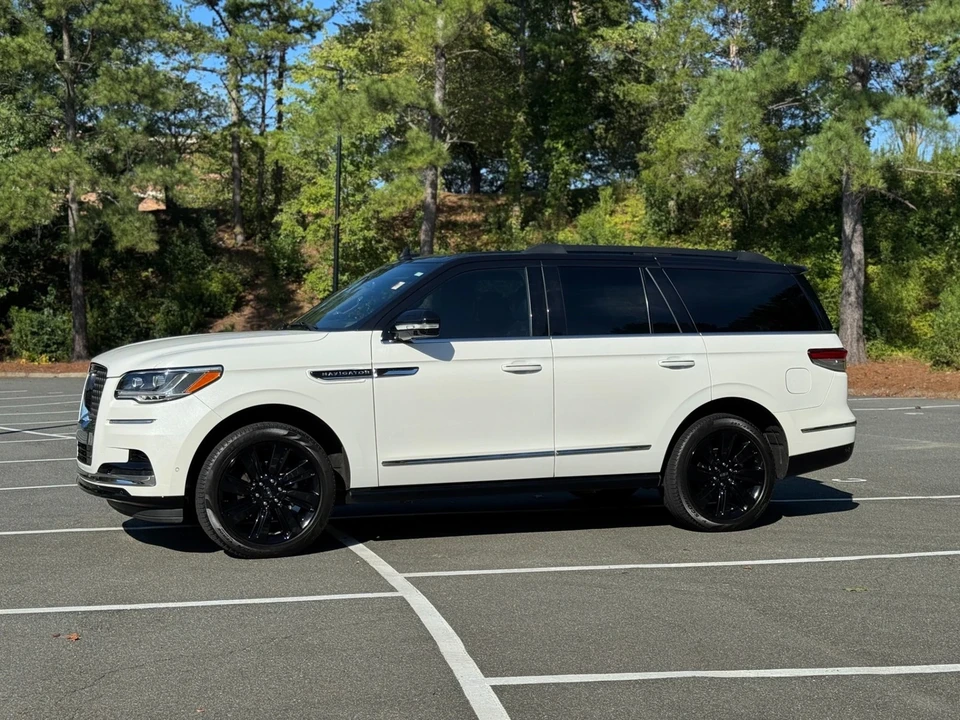 2023 Lincoln Navigator 4th Gen - Image 5 of 21