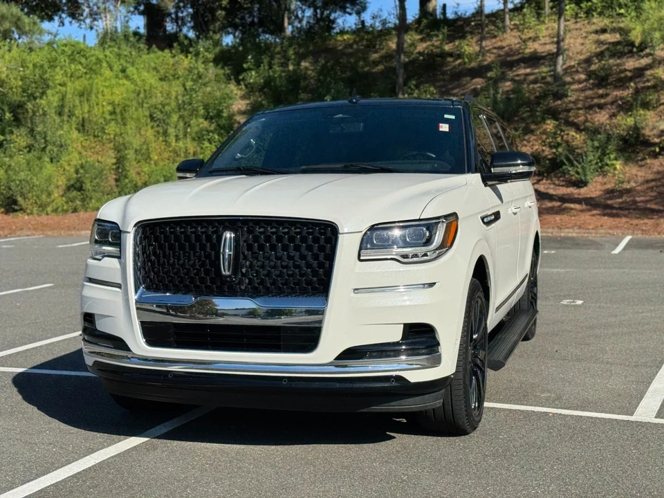 2023 Lincoln Navigator 4th Gen - Image 3 of 21