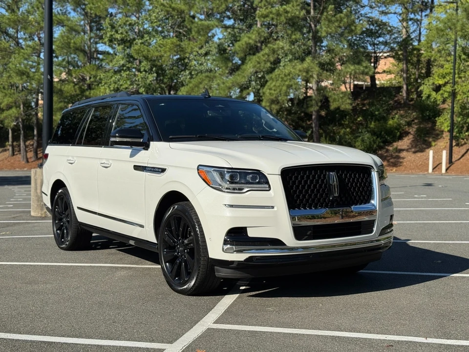 2023 Lincoln Navigator 4th Gen - Image 16 of 21