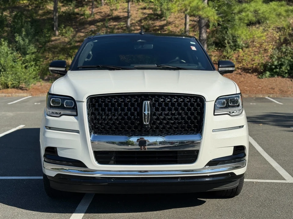 2023 Lincoln Navigator 4th Gen - Image 2 of 21