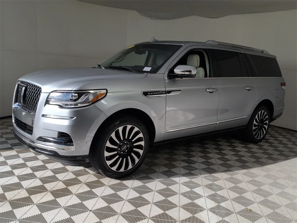 2023 Lincoln Navigator 4th Gen - Image 4 of 21