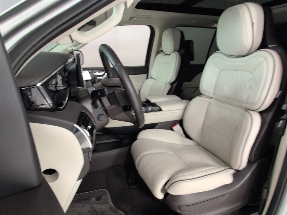 2023 Lincoln Navigator 4th Gen - Image 6 of 21
