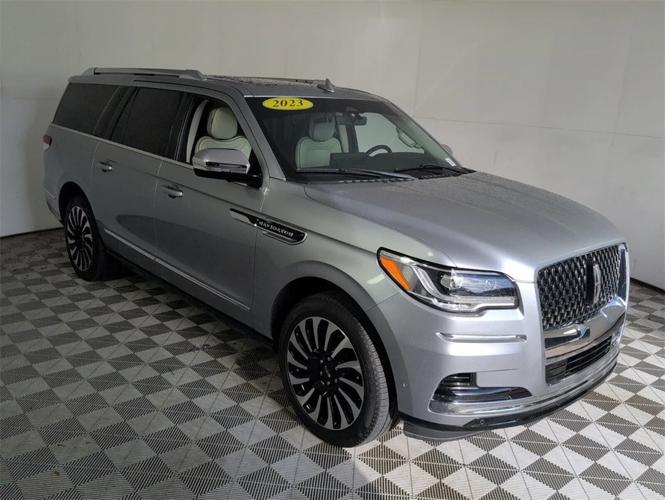 2023 Lincoln Navigator 4th Gen - Image 2 of 21