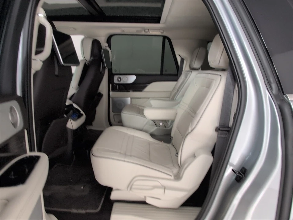 2023 Lincoln Navigator 4th Gen - Image 8 of 21