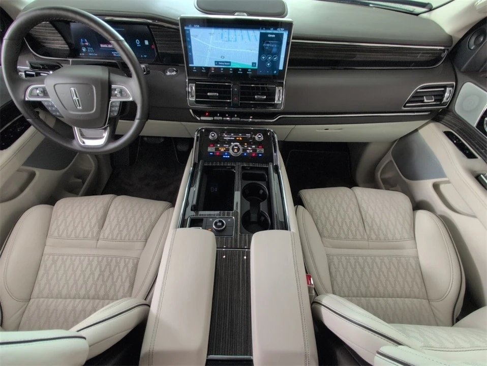 2023 Lincoln Navigator 4th Gen - Image 10 of 21