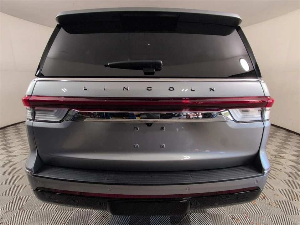 2023 Lincoln Navigator 4th Gen - Image 13 of 21