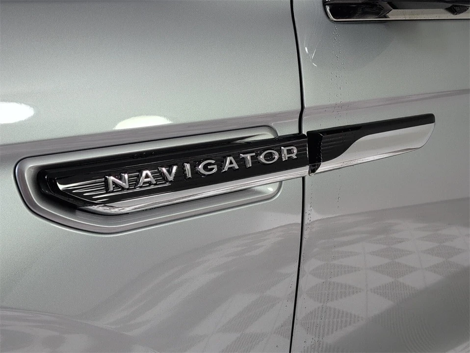 2023 Lincoln Navigator 4th Gen - Image 5 of 21
