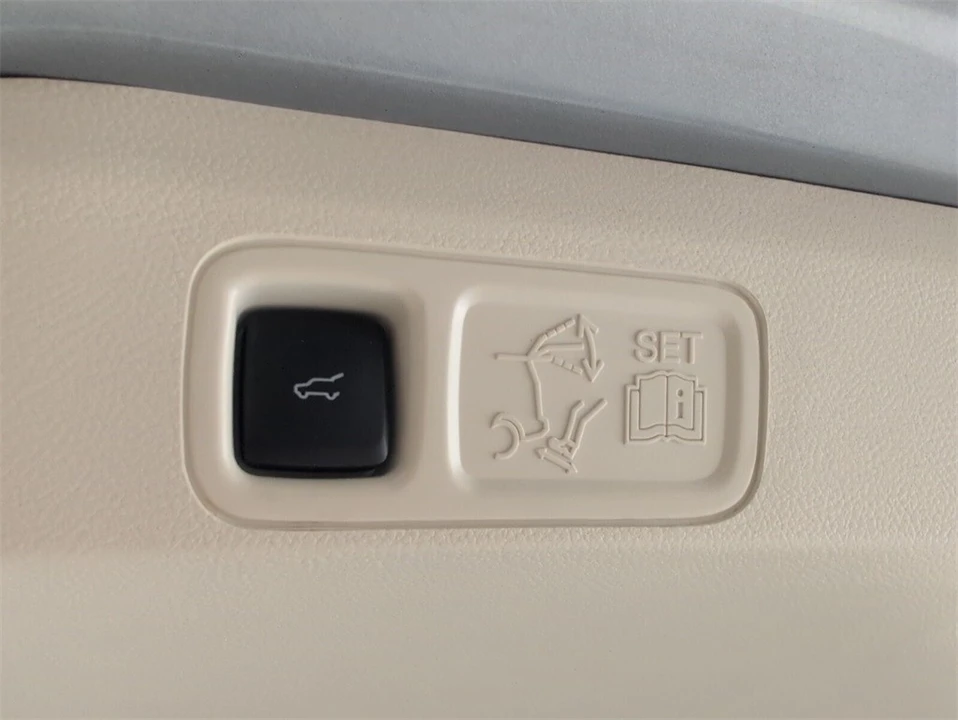 2023 Lincoln Navigator 4th Gen - Image 12 of 21