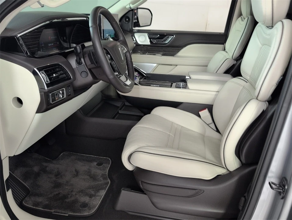 2023 Lincoln Navigator 4th Gen - Image 7 of 21