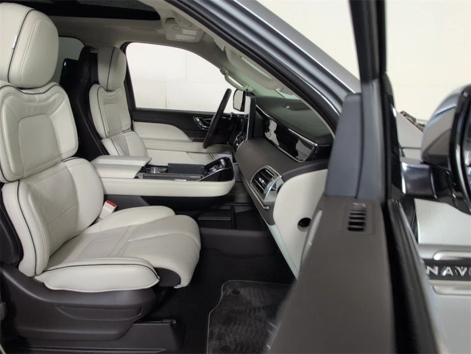 2023 Lincoln Navigator 4th Gen - Image 14 of 21