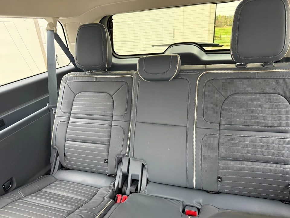 2023 Lincoln Navigator 4th Gen - Image 5 of 9