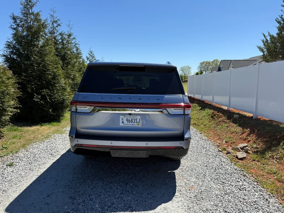 2023 Lincoln Navigator 4th Gen - Image 8 of 9