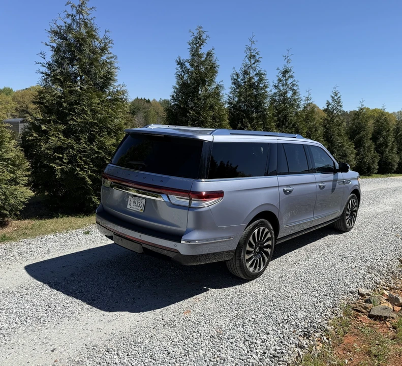 2023 Lincoln Navigator 4th Gen - Image 3 of 9