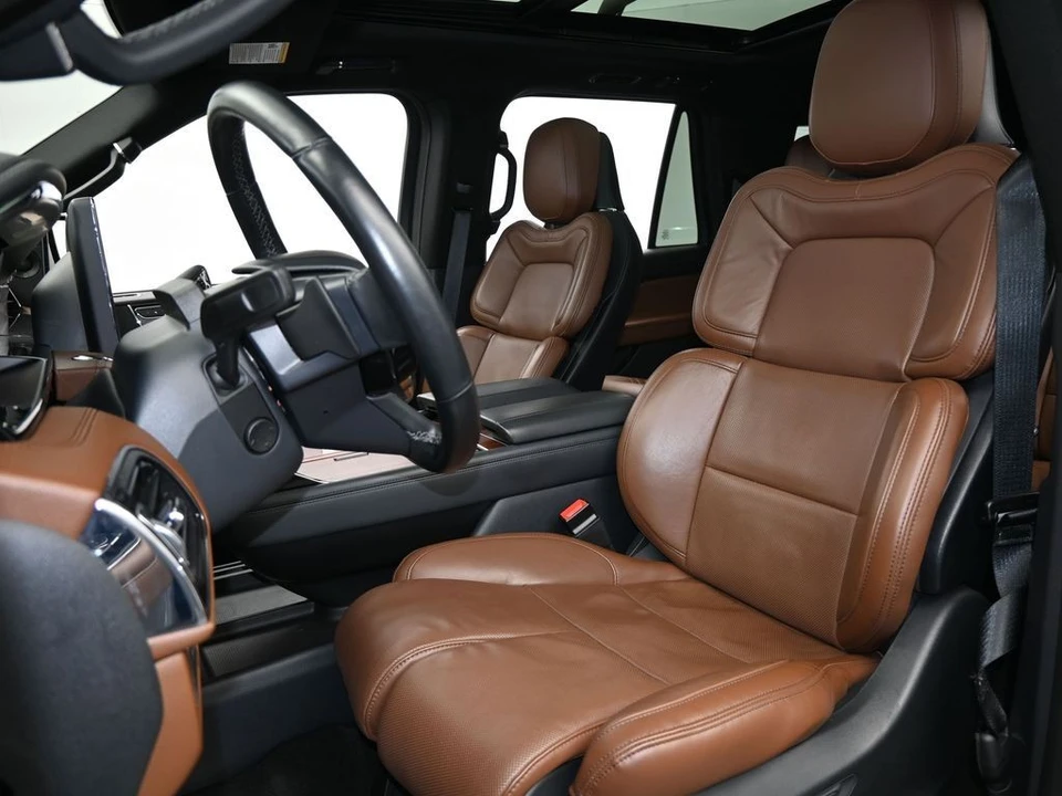 2023 Lincoln Navigator 4th Gen - Image 10 of 12