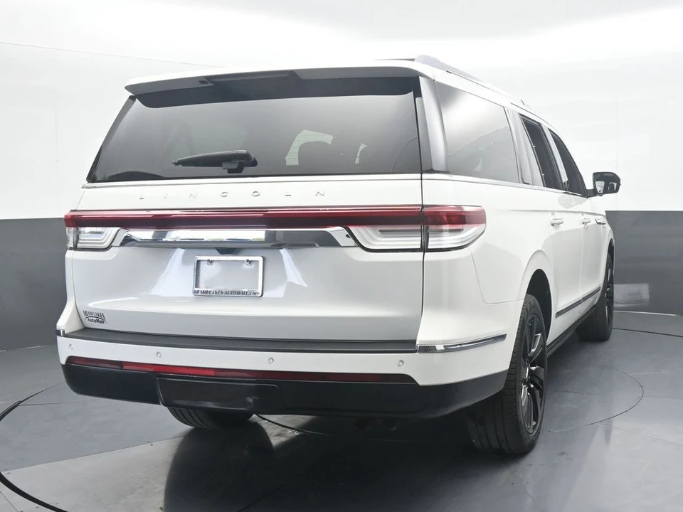 2023 Lincoln Navigator 4th Gen - Image 5 of 12