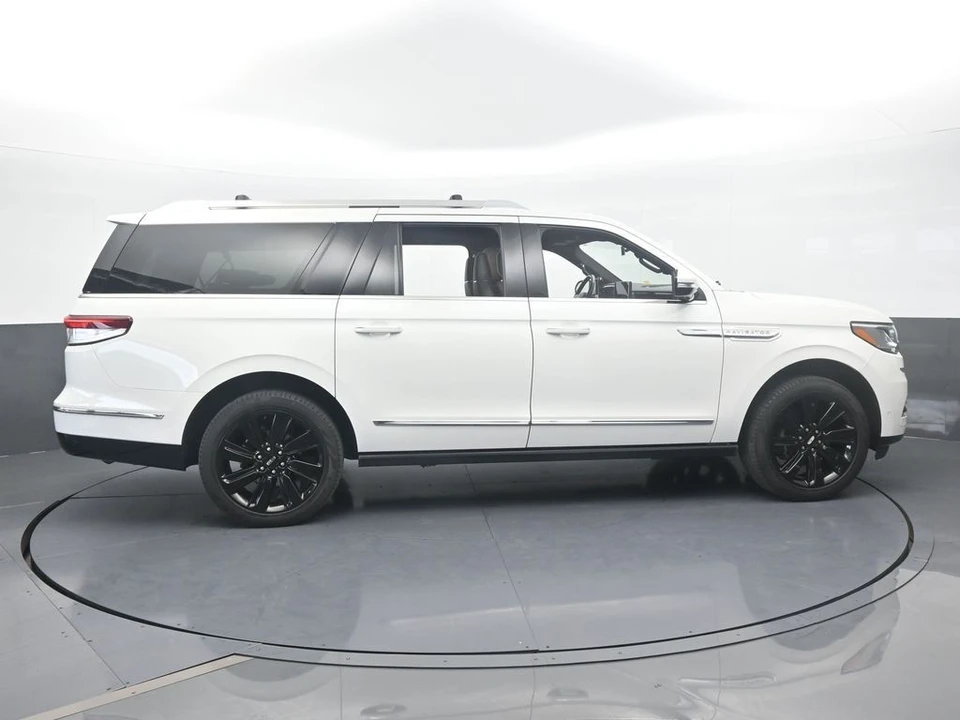 2023 Lincoln Navigator 4th Gen - Image 7 of 12
