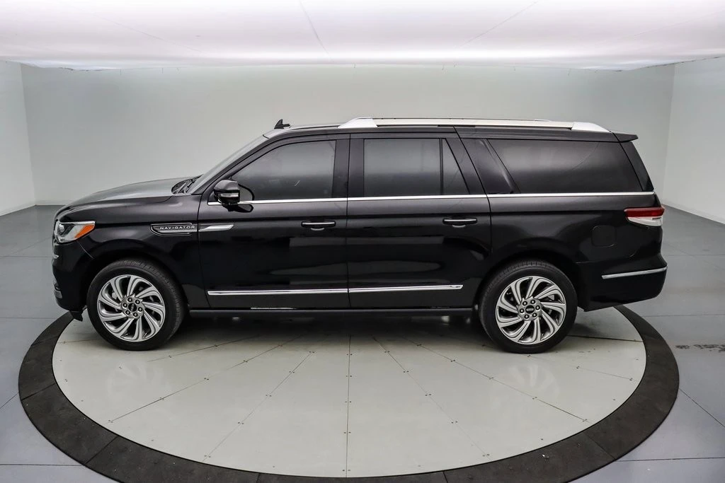 2023 Lincoln Navigator 4th Gen - Image 8 of 21