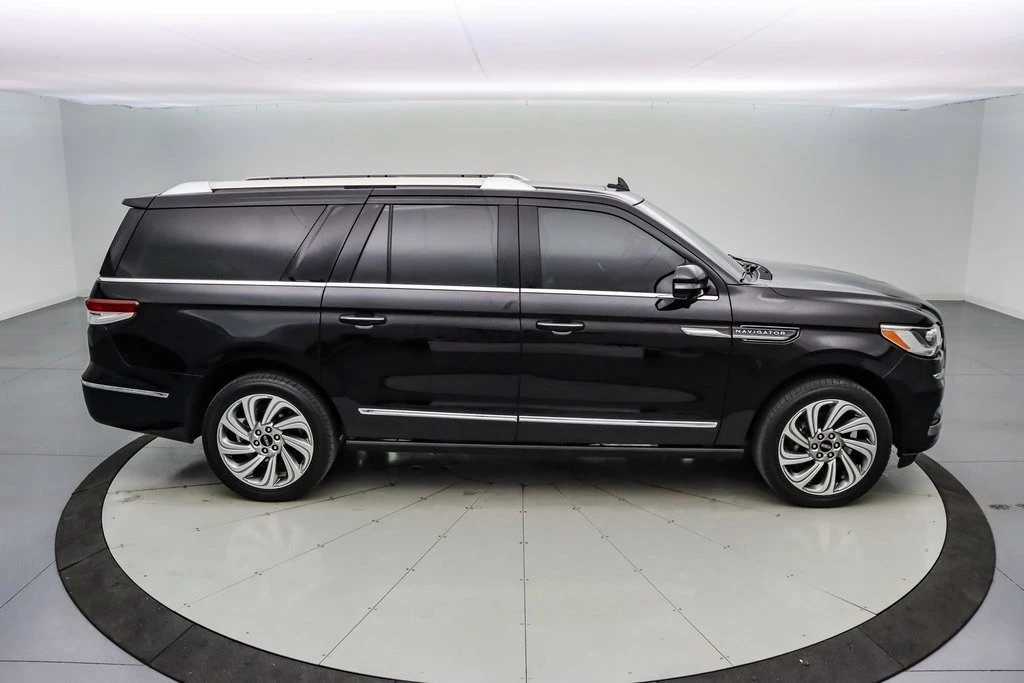 2023 Lincoln Navigator 4th Gen - Image 4 of 21