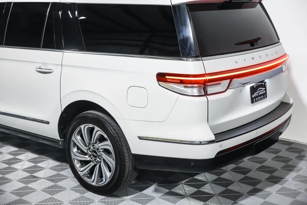 2023 Lincoln Navigator 4th Gen - Image 15 of 21