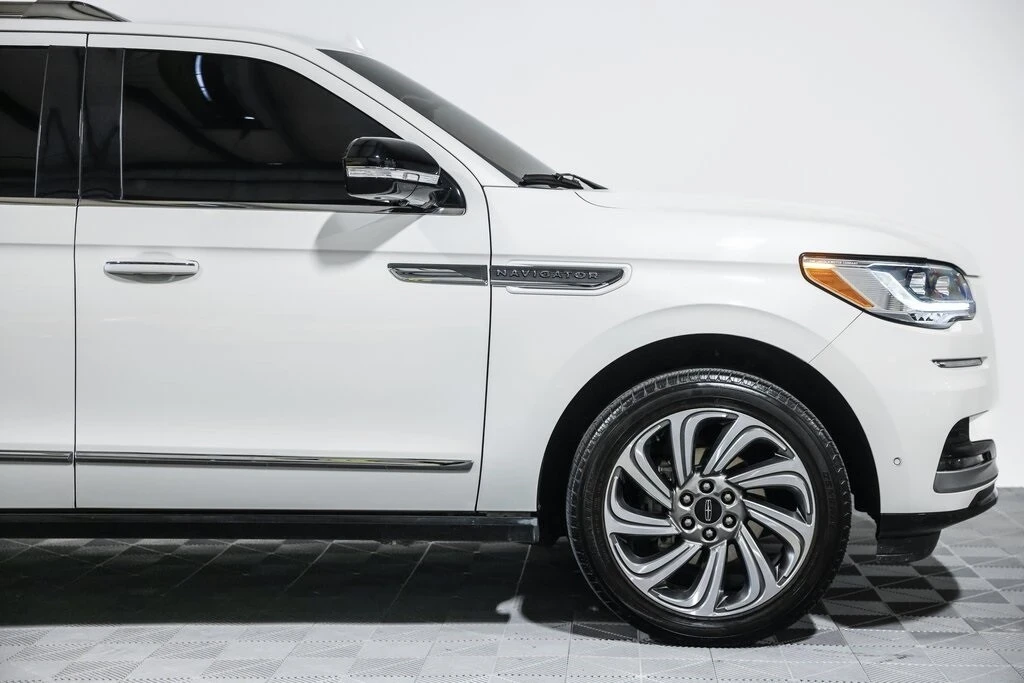 2023 Lincoln Navigator 4th Gen - Image 3 of 21