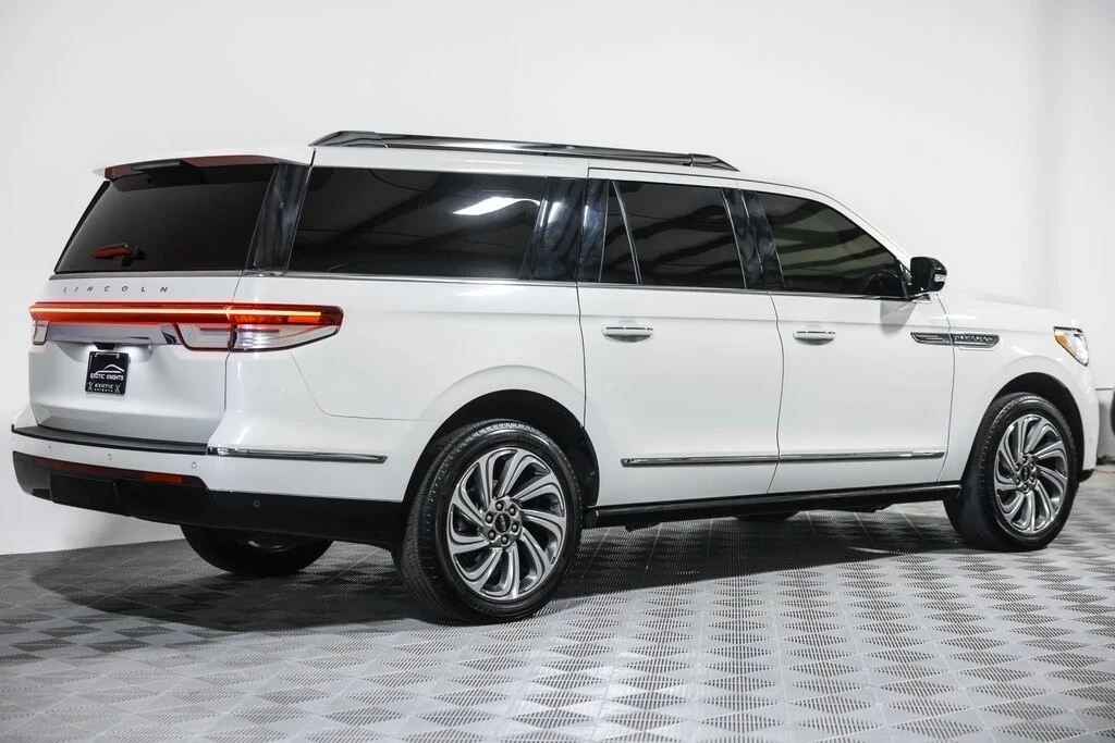 2023 Lincoln Navigator 4th Gen - Image 6 of 21