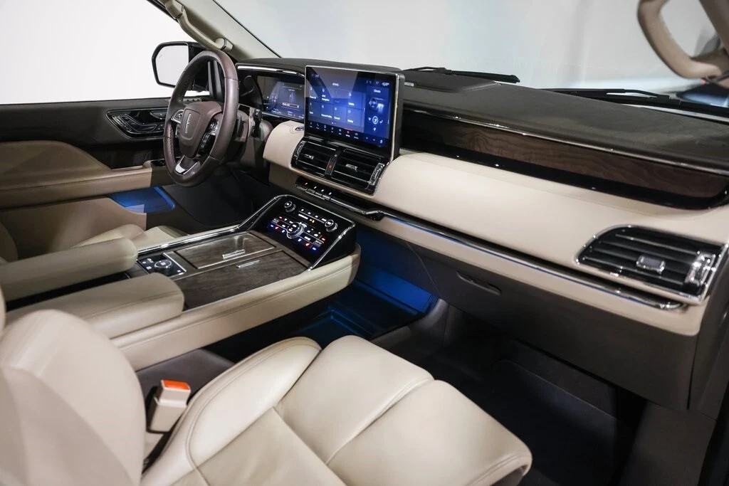 2023 Lincoln Navigator 4th Gen - Image 19 of 21