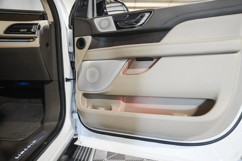 2023 Lincoln Navigator 4th Gen - Image 20 of 21