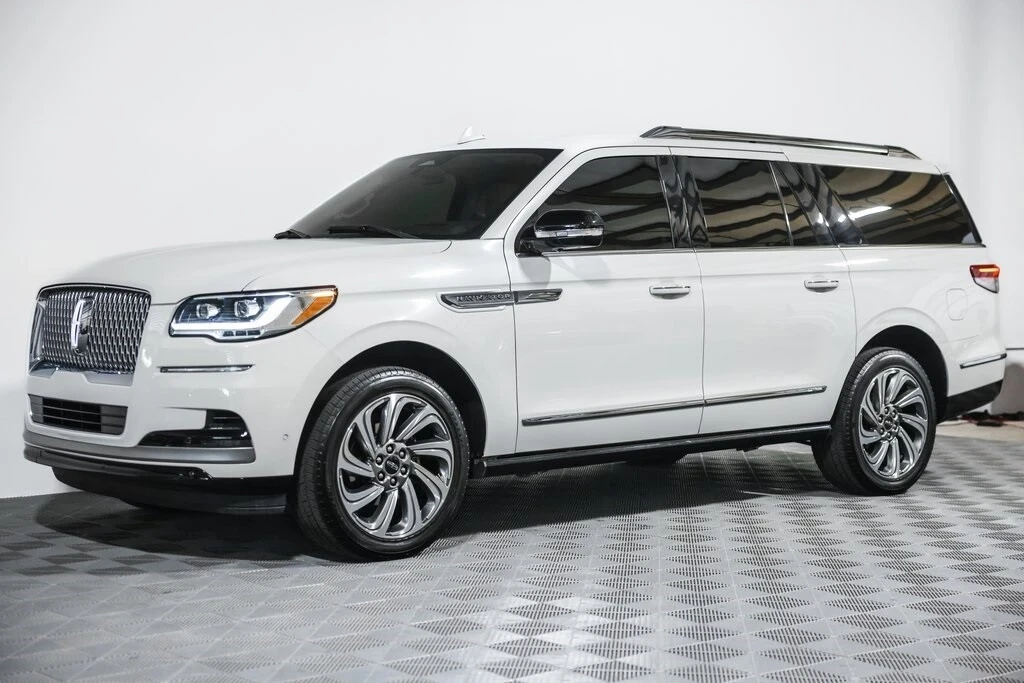2023 Lincoln Navigator 4th Gen - Image 16 of 21