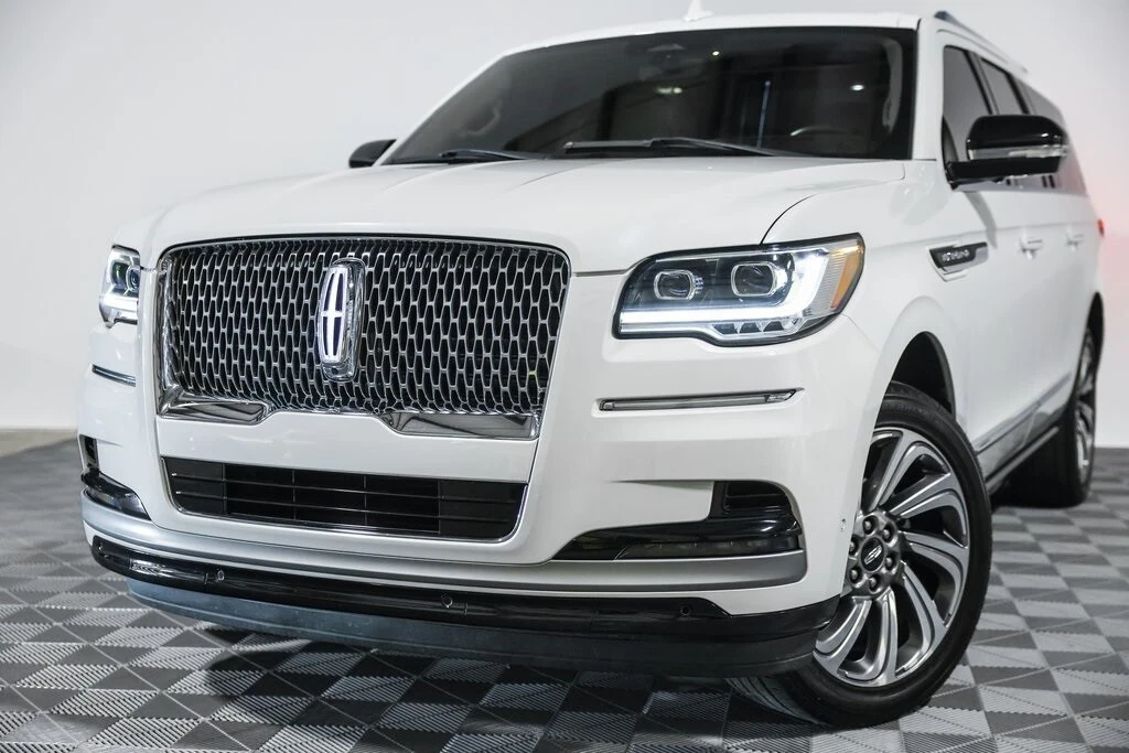 2023 Lincoln Navigator 4th Gen - Image 9 of 21