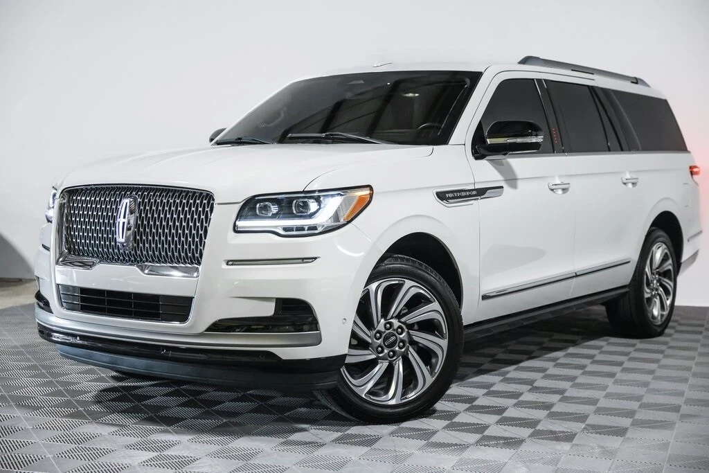 2023 Lincoln Navigator 4th Gen - Image 8 of 21