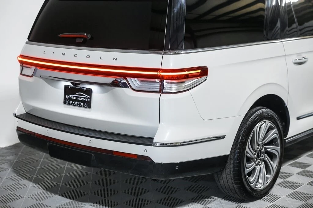 2023 Lincoln Navigator 4th Gen - Image 7 of 21