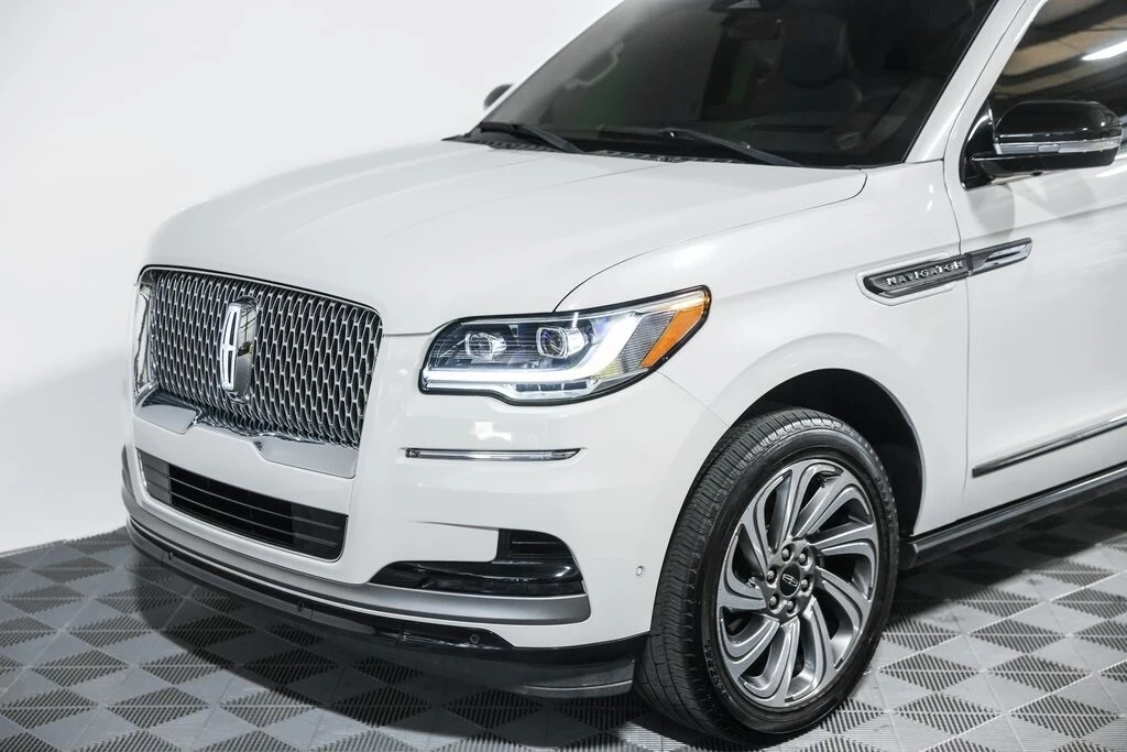2023 Lincoln Navigator 4th Gen - Image 17 of 21