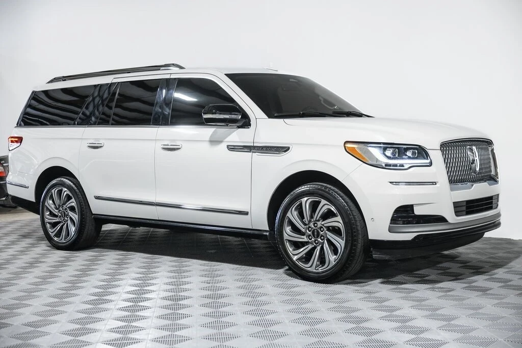 2023 Lincoln Navigator 4th Gen - Image 4 of 21