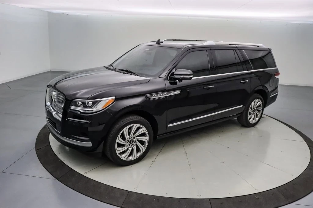2023 Lincoln Navigator 4th Gen - Image 9 of 21