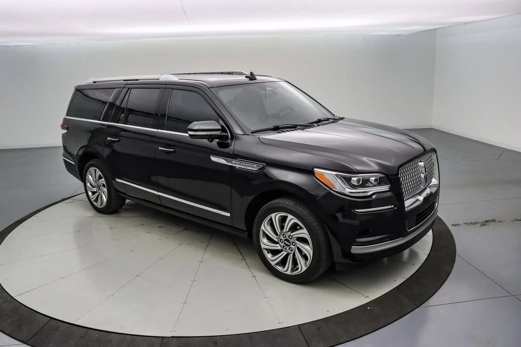 2023 Lincoln Navigator 4th Gen - Image 2 of 21