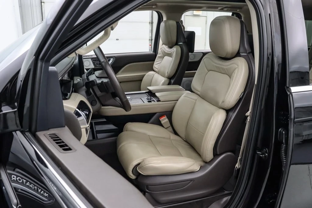 2023 Lincoln Navigator 4th Gen - Image 13 of 21