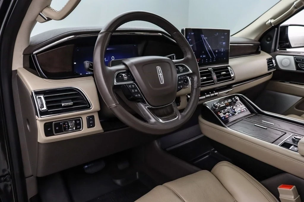 2023 Lincoln Navigator 4th Gen - Image 14 of 21